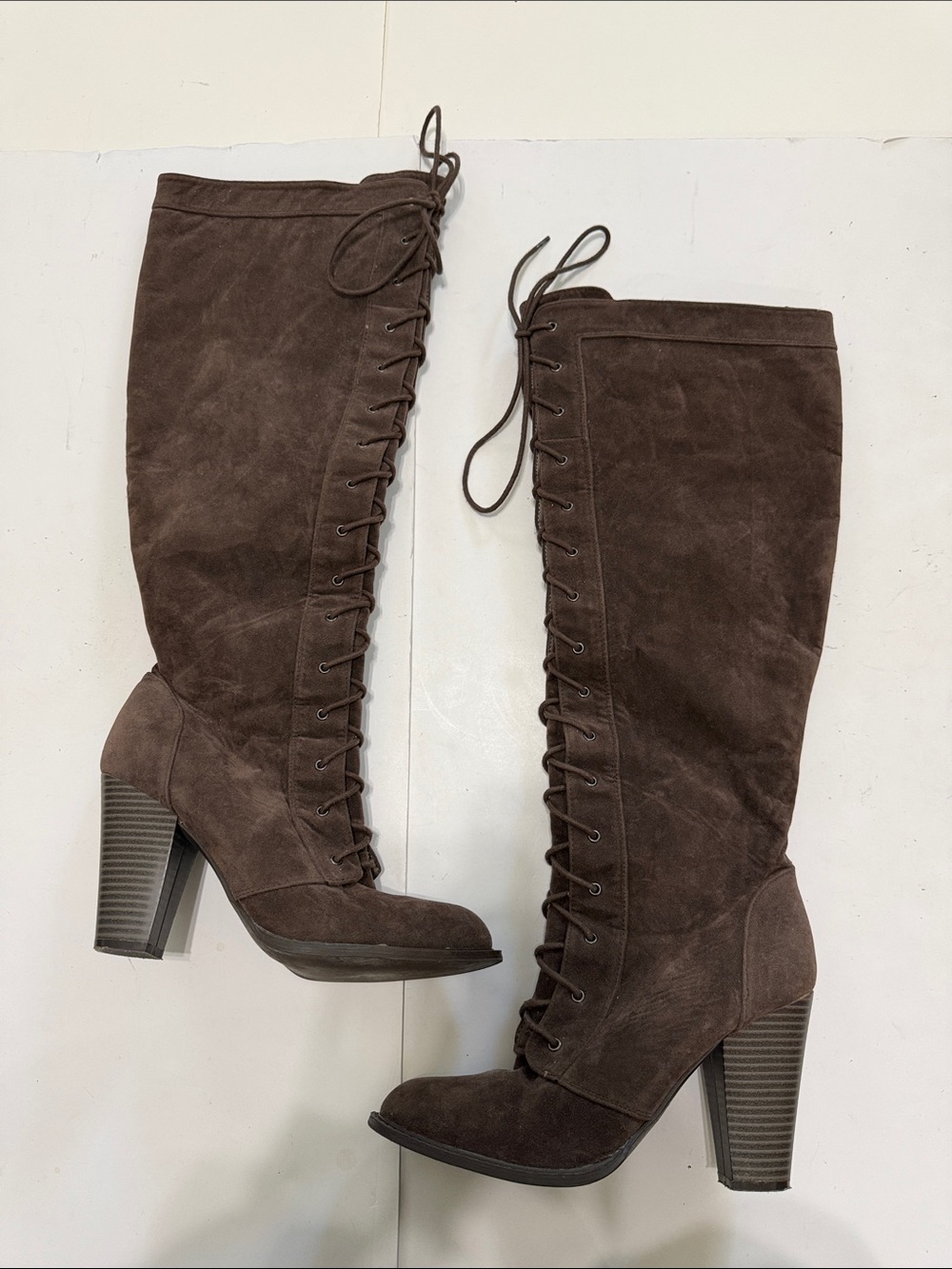 Women’s Knee-High Lace-Up Suede Boots - Brown